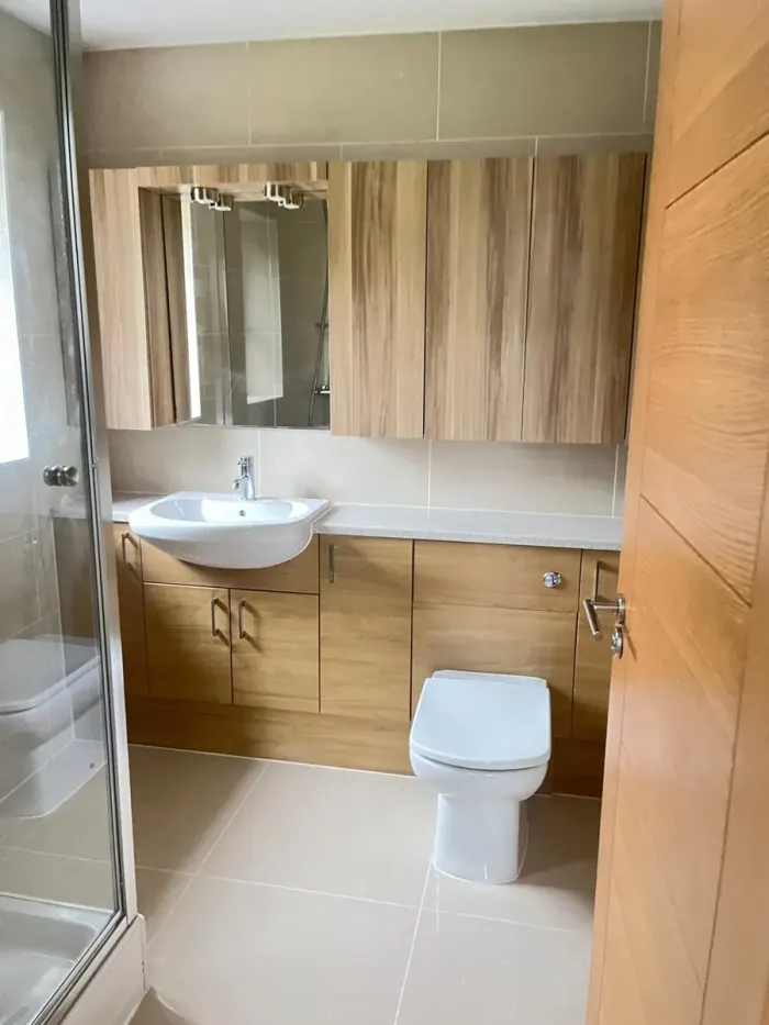 Clean bathroom with wood-effect units, basin and toilet